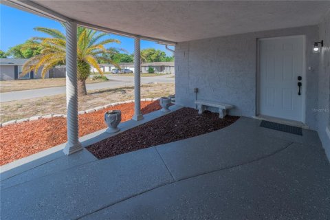 Casa en venta en Port Richey, Florida, 3 dormitorios, 153.2 m2 № 2202547 - foto 4