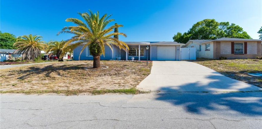 Casa en Port Richey, Florida 3 dormitorios, 153.2 m2 № 2202547