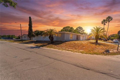 Casa en venta en Port Richey, Florida, 3 dormitorios, 153.2 m2 № 2202547 - foto 3