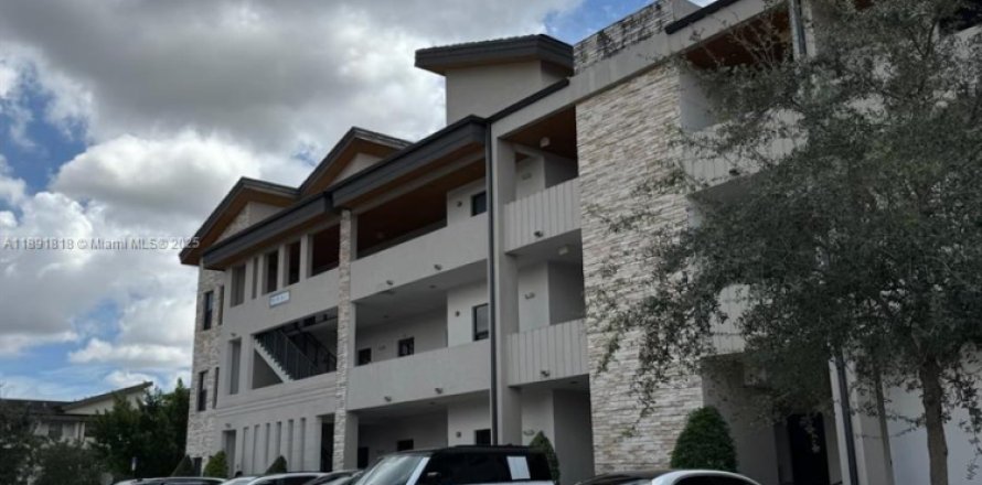 Apartment in Doral, Florida 2 bedrooms, 105.44 sq.m. № 1944140