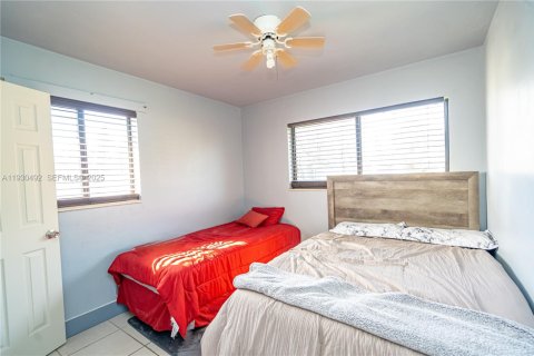 House in Miami Gardens, Florida 4 bedrooms, 113.81 sq.m. № 1992116 - photo 22