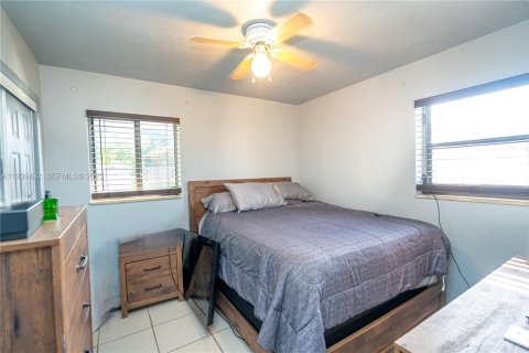 House in Miami Gardens, Florida 4 bedrooms, 113.81 sq.m. № 1992116 - photo 20