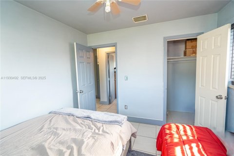 House in Miami Gardens, Florida 4 bedrooms, 113.81 sq.m. № 1992116 - photo 23