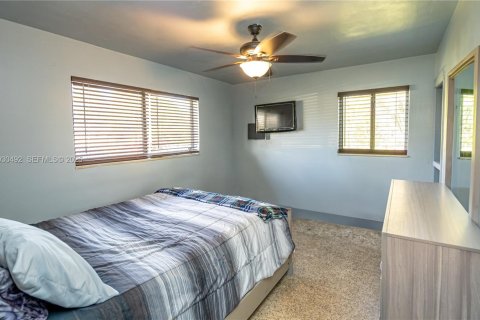 House in Miami Gardens, Florida 4 bedrooms, 113.81 sq.m. № 1992116 - photo 12