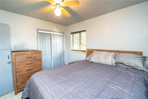 House in Miami Gardens, Florida 4 bedrooms, 113.81 sq.m. № 1992116 - photo 19