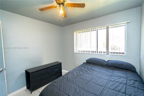 House in Miami Gardens, Florida 4 bedrooms, 113.81 sq.m. № 1992116 - photo 16