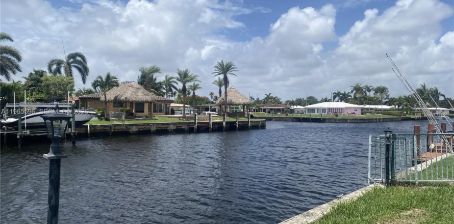 Condo à Pompano Beach, Floride, 2 chambres  № 2081224