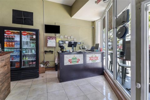 Commercial property in Miami, Florida № 1980576 - photo 12