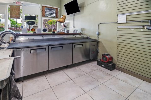 Commercial property in Miami, Florida № 1980576 - photo 20