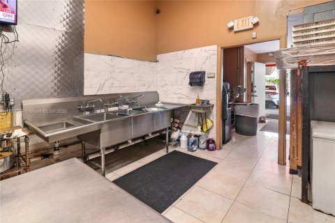 Commercial property in Miami, Florida № 1980576 - photo 24