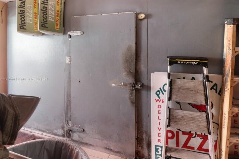 Commercial property in Miami, Florida № 1980576 - photo 29