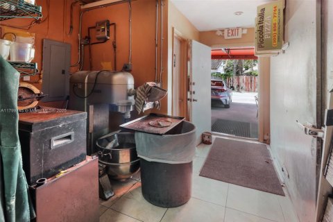 Commercial property in Miami, Florida № 1980576 - photo 28