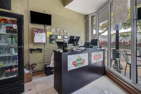 Commercial property in Miami, Florida № 1980576 - photo 13