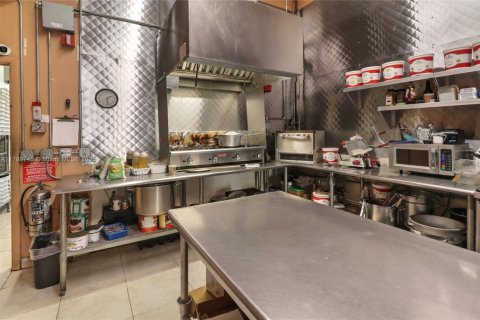 Commercial property in Miami, Florida № 1980576 - photo 27