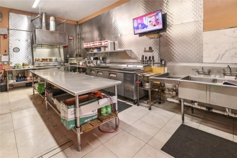 Commercial property in Miami, Florida № 1980576 - photo 26