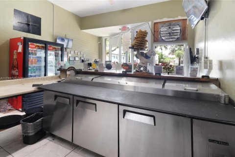 Commercial property in Miami, Florida № 1980576 - photo 21