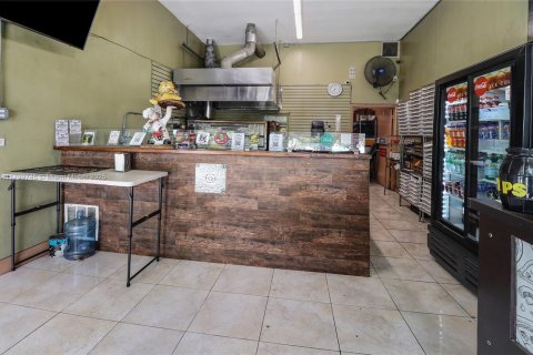 Commercial property in Miami, Florida № 1980576 - photo 15