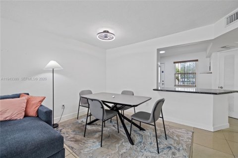 Купить кондоминиум в Майами, Флорида 2 спальни, 107.4м2, № 2002300 - фото 3