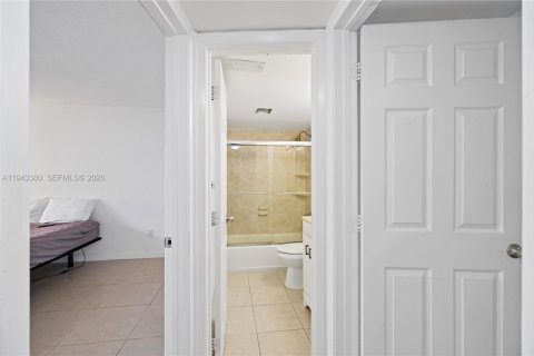 Купить кондоминиум в Майами, Флорида 2 спальни, 107.4м2, № 2002300 - фото 21