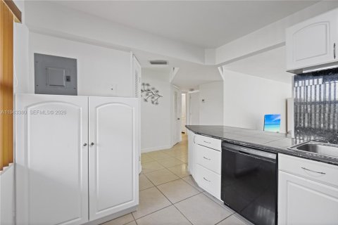 Купить кондоминиум в Майами, Флорида 2 спальни, 107.4м2, № 2002300 - фото 10