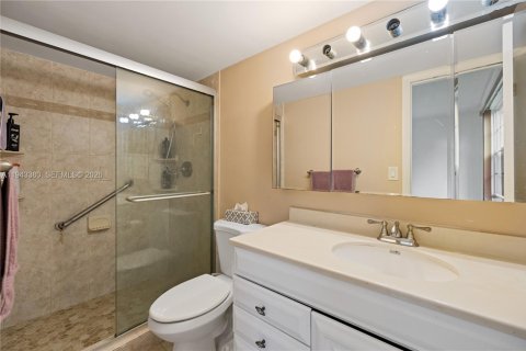 Купить кондоминиум в Майами, Флорида 2 спальни, 107.4м2, № 2002300 - фото 16