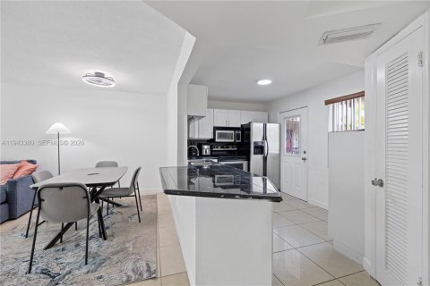 Купить кондоминиум в Майами, Флорида 2 спальни, 107.4м2, № 2002300 - фото 5