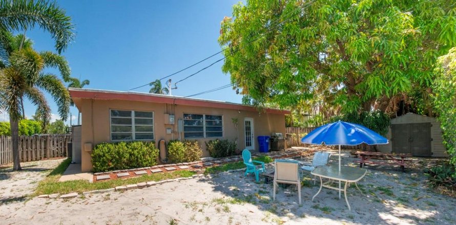 House in Pompano Beach, Florida 3 bedrooms, 167.22 sq.m. № 1186963