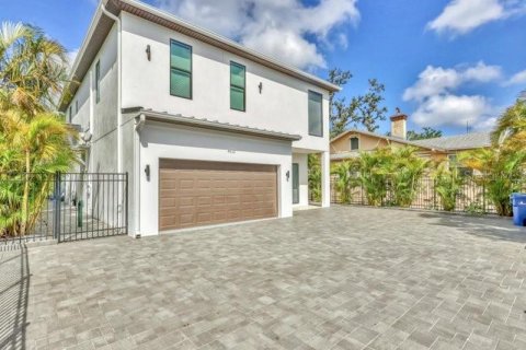 House in Sarasota, Florida 4 bedrooms, 263.47 sq.m. № 1618853 - photo 2
