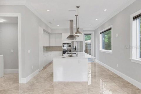 House in Sarasota, Florida 4 bedrooms, 263.47 sq.m. № 1618853 - photo 9