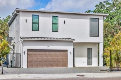 House in Sarasota, Florida 4 bedrooms, 263.47 sq.m. № 1618853 - photo 1