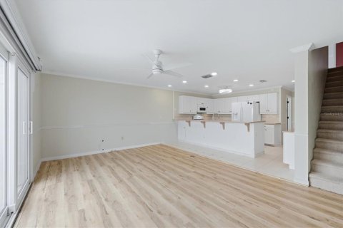 Townhouse in Englewood, Florida 3 bedrooms, 140.84 sq.m. № 2196278 - photo 21