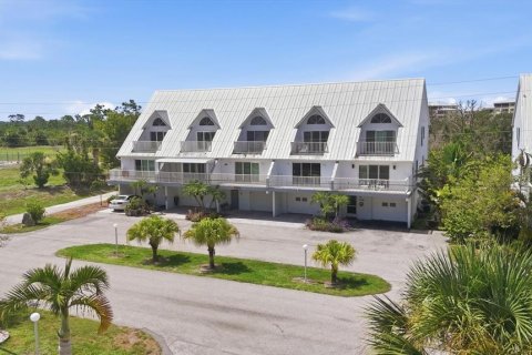 Townhouse in Englewood, Florida 3 bedrooms, 140.84 sq.m. № 2196278 - photo 14