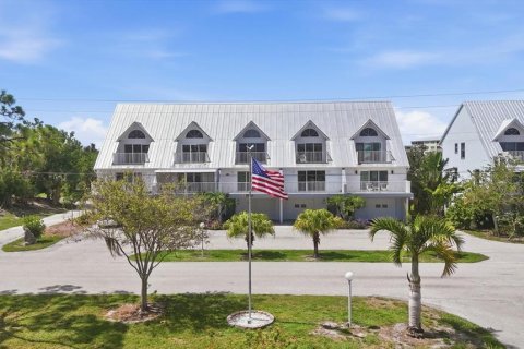 Townhouse in Englewood, Florida 3 bedrooms, 140.84 sq.m. № 2196278 - photo 13
