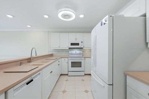 Townhouse in Englewood, Florida 3 bedrooms, 140.84 sq.m. № 2196278 - photo 25
