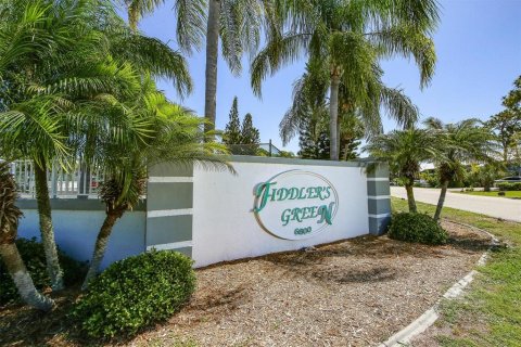Townhouse in Englewood, Florida 3 bedrooms, 140.84 sq.m. № 2196278 - photo 2