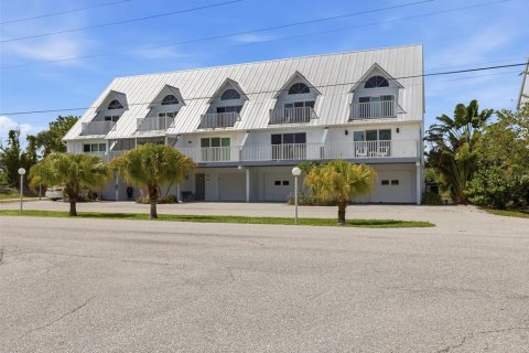 Townhouse in Englewood, Florida 3 bedrooms, 140.84 sq.m. № 2196278 - photo 15