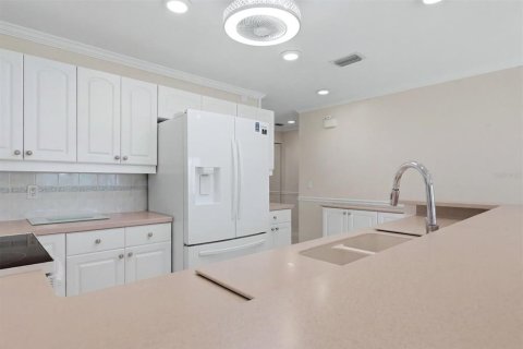 Townhouse in Englewood, Florida 3 bedrooms, 140.84 sq.m. № 2196278 - photo 23