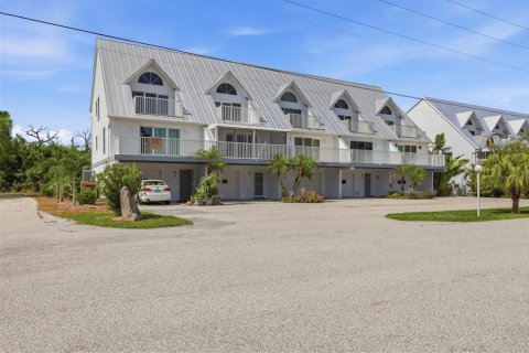Townhouse in Englewood, Florida 3 bedrooms, 140.84 sq.m. № 2196278 - photo 16