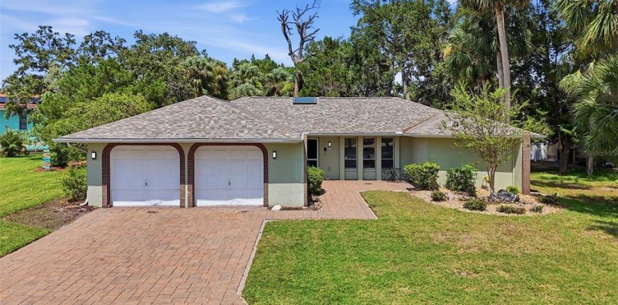 Villa ou maison à New Port Richey, Floride 3 chambres, 162.95 m2 № 2151941