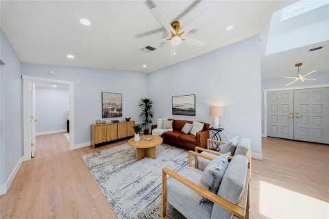 Villa ou maison à vendre à New Port Richey, Floride: 3 chambres, 162.95 m2 № 2151941 - photo 8