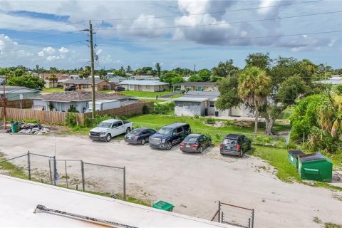 Commercial property in Port Charlotte, Florida 731.14 sq.m. № 2204594 - photo 10