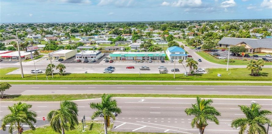 Commercial property in Port Charlotte, Florida 731.14 sq.m. № 2204594