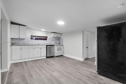 Villa ou maison à louer à Miami, Floride: 4 chambres, 139.82 m2 № 2024008 - photo 7