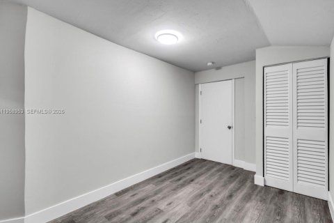 Villa ou maison à louer à Miami, Floride: 4 chambres, 139.82 m2 № 2024008 - photo 10