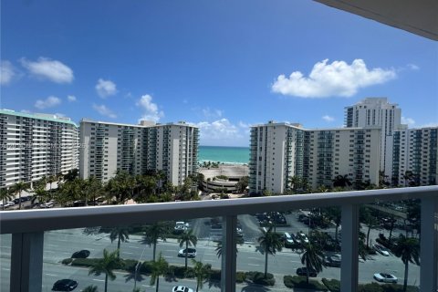 Copropriété à vendre à Hollywood, Floride: 2 chambres, 123.84 m2 № 2076520 - photo 8