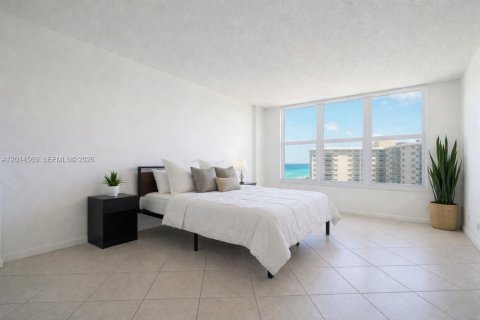Copropriété à vendre à Hollywood, Floride: 2 chambres, 123.84 m2 № 2076520 - photo 4