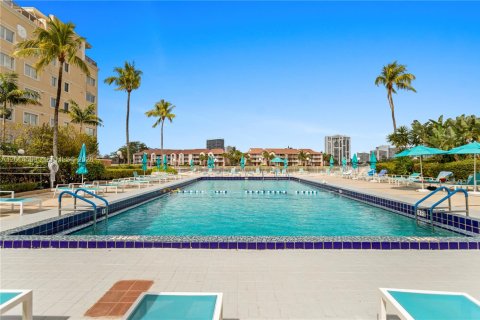 Copropriété à vendre à Hollywood, Floride: 2 chambres, 123.84 m2 № 2076520 - photo 17