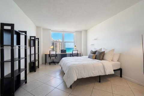 Copropriété à vendre à Hollywood, Floride: 2 chambres, 123.84 m2 № 2076520 - photo 3