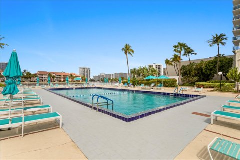 Copropriété à vendre à Hollywood, Floride: 2 chambres, 123.84 m2 № 2076520 - photo 18