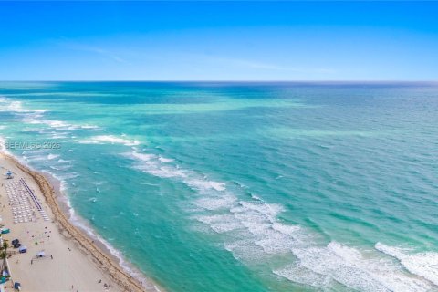 Copropriété à vendre à Hollywood, Floride: 2 chambres, 123.84 m2 № 2076520 - photo 21